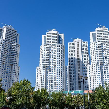 16Th Floor Sky View Condo With Pool And Fitness スコピエ エクステリア 写真