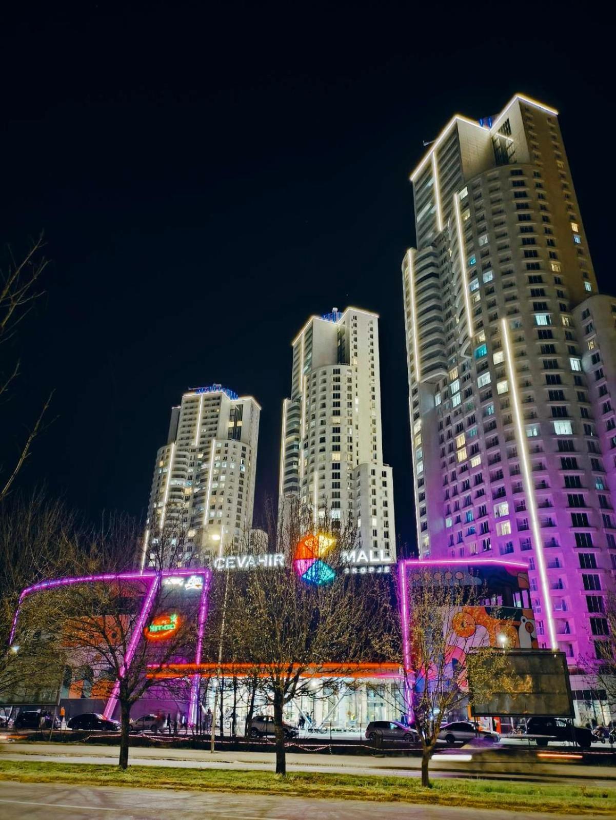 16Th Floor Sky View Condo With Pool And Fitness スコピエ エクステリア 写真